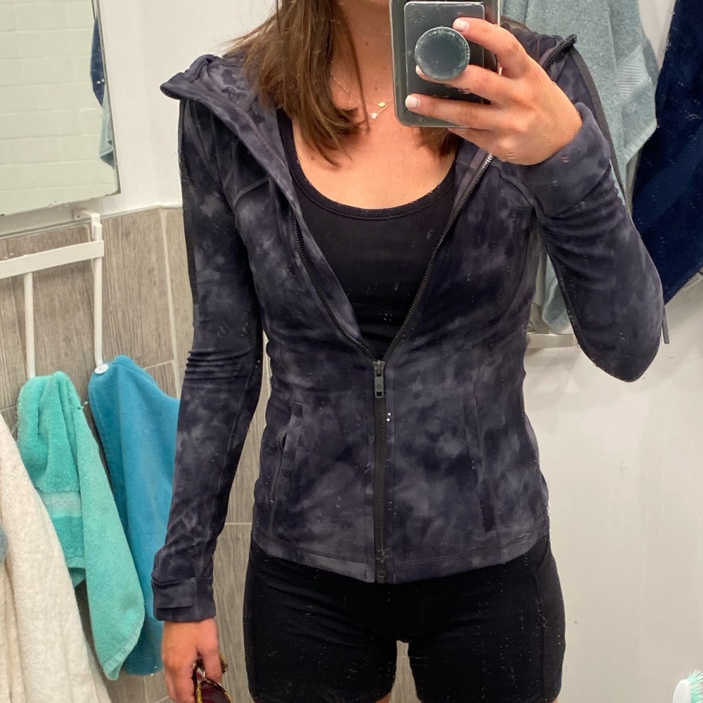 LULULEMON ZIP JACKET SIZE 4 BARELY WORN